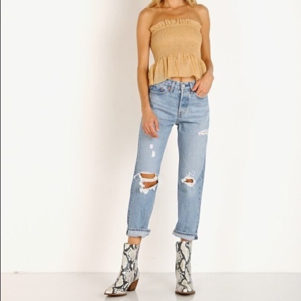 Levi’s Blue Distressed Ripped Denim Jeans. Wedgie, high rise and 100% cotton 25